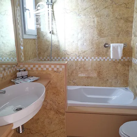 Punta Del Cantal 4* موخاكار