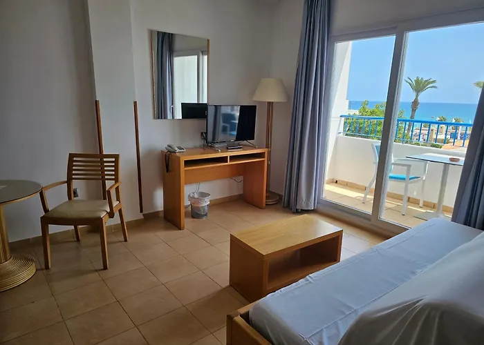 Отель Punta Del Cantal